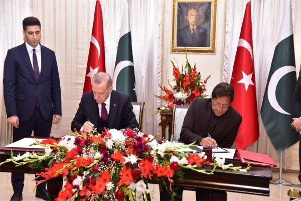 Pakistan And Turkey Signed 13 Bilateral Agreements In Defence And Economy Sectors