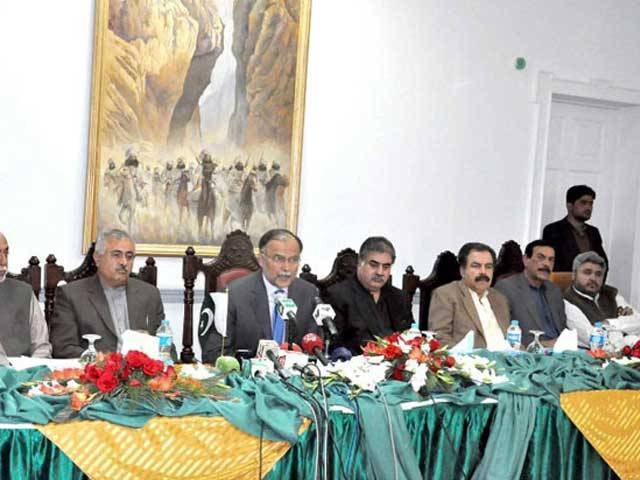 Ahsan Iqbal and CM Sanaullah Zehri exchange harsh words in meeting