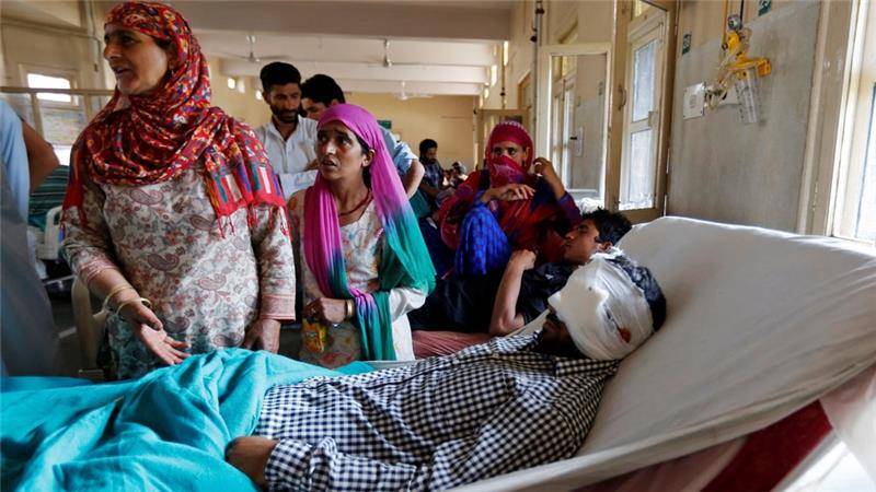 Jamaat Islaami chief visits injured Kashmiris in Srinagar hospitals