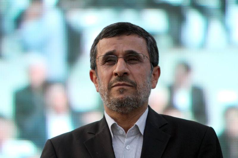 Is former Iranian President Ahmedinijad is planning a political come back?