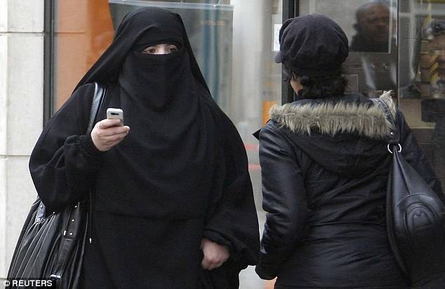 German interior minister calls for burqa ban for muslim women