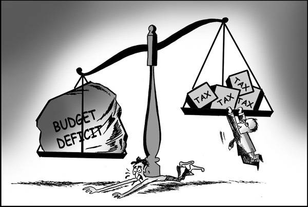 Pakistan budget deficit : From 8.8% to 4.6%