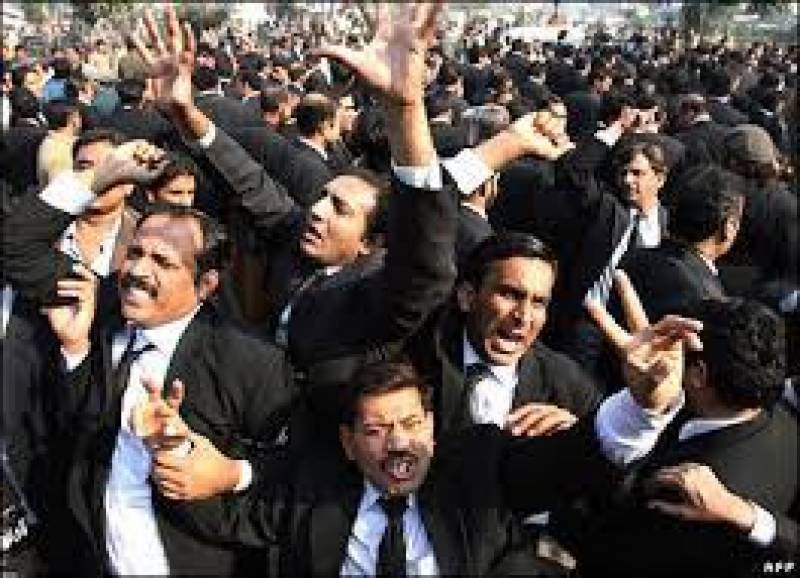 Azad Kashmir SCBA lawyers hold march towards LOC against Indian aggression in IOK