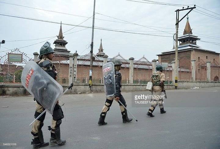 Indian Forces block Jumma Prayers at Jamia Masjid Srinagar on 18th Friday  