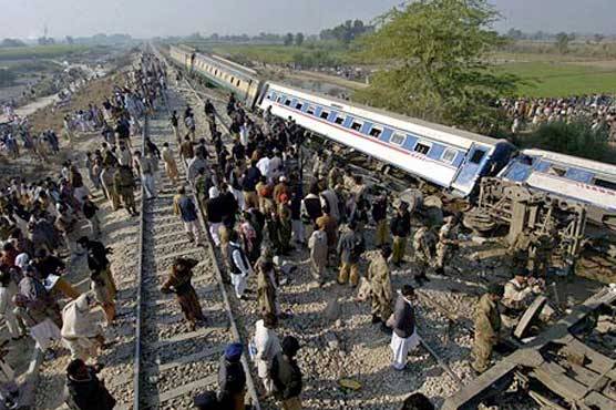 Pakistan Railways Rawal Express derailed near Chaklala