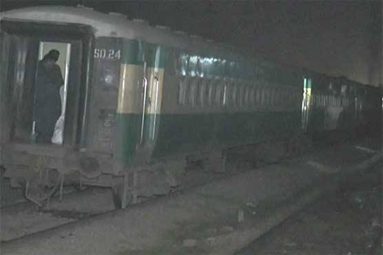 Pakistan Railways Shalimar Express escapes disaster