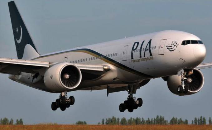 FIA off loads 12 passengers from planes 