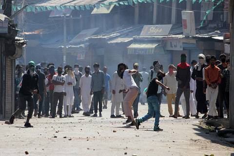 Strong anti India protest errupt in Srinagar against domicile issue