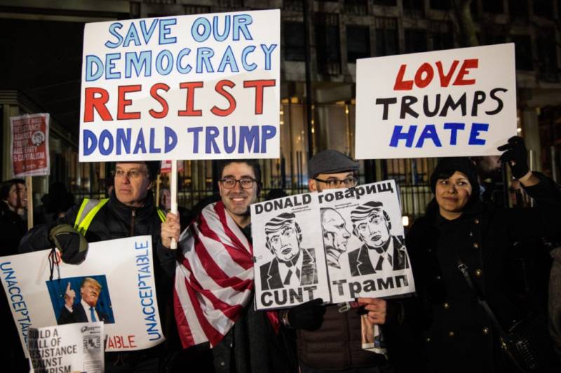 Thousands of people throng streets of central London in anti Trump protests