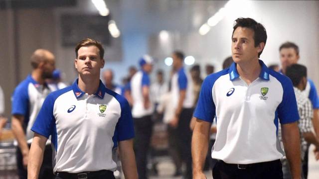 India embarrasses Australian Cricket Team at Mumbai Airport