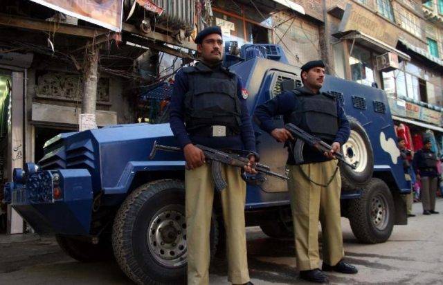 KP Police crackdown against Afghan nationals in Peshawar