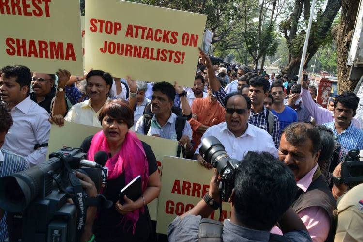 Kashmiri journalists facing death threats by Indian troops: KMS