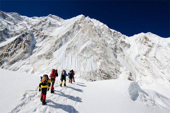 Ma Liyamu: Chinese Muslim woman scales Mount Everest