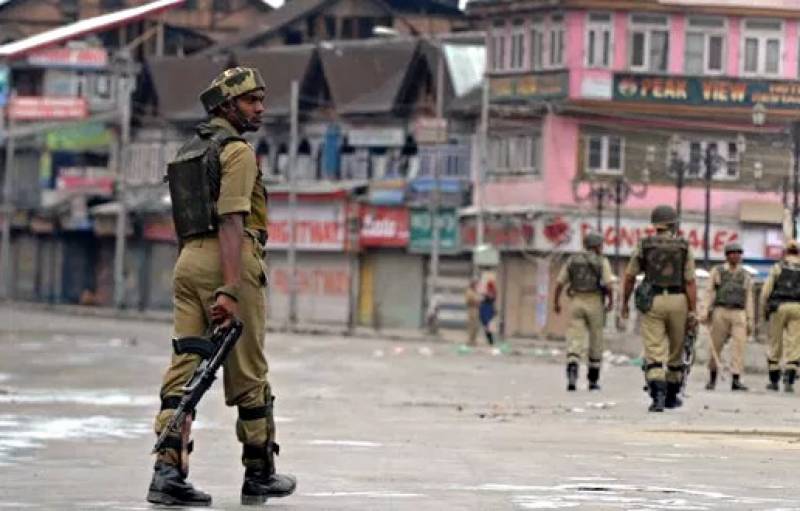 Indian Army imposes curfew in Srinagar, stops Friday prayers in mosques