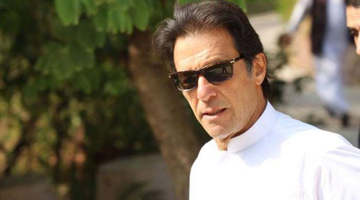 Imran Khan hits hard at Nawaz Sharif in yet again series of tweets