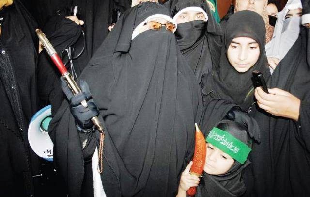 Indian Police arrests Aasiya Andrabi from her residence