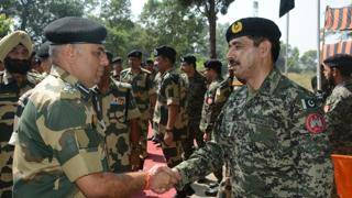 Pakistan Rangers - Indian BSF hold important flag meeting on LoC