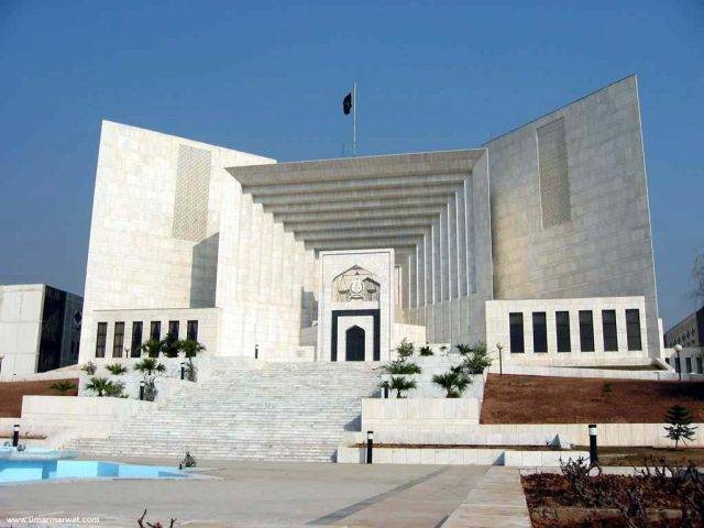 SC directs Chairman NAB to submit reply over alleged appointment of DG NAB Lahore on fake degree