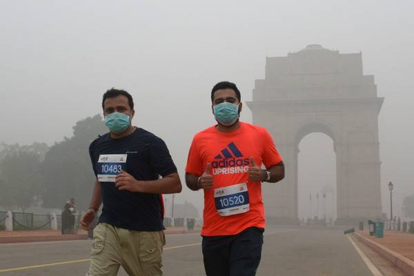 Schools shut as toxic smog hits Delhi