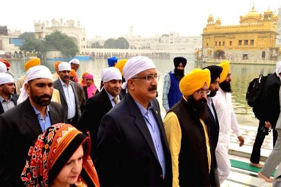 Pakistan Rangers delegation visits golden temple in Amritsar, India