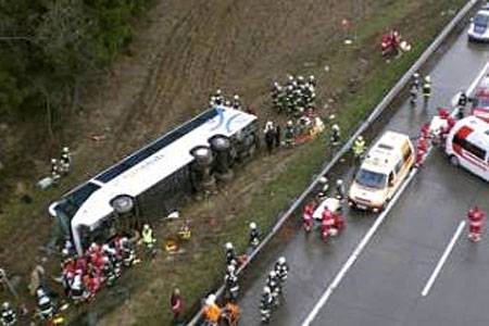 Fourteen killed, many wounded in Colombia bus accident