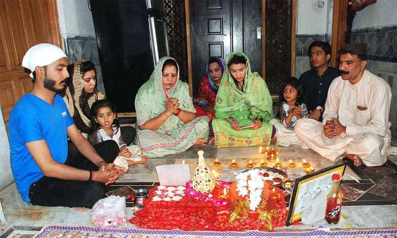 Hindu pilgrims from India perform religious rituals in Pakistan