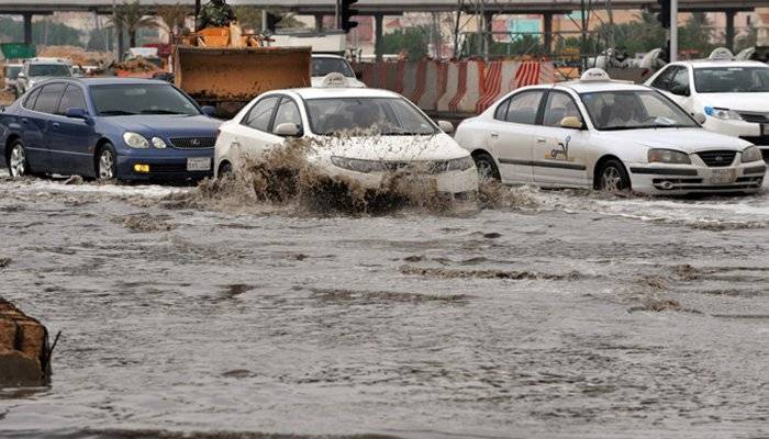 Heavy rains trigger flash floods in Saudi Arabia