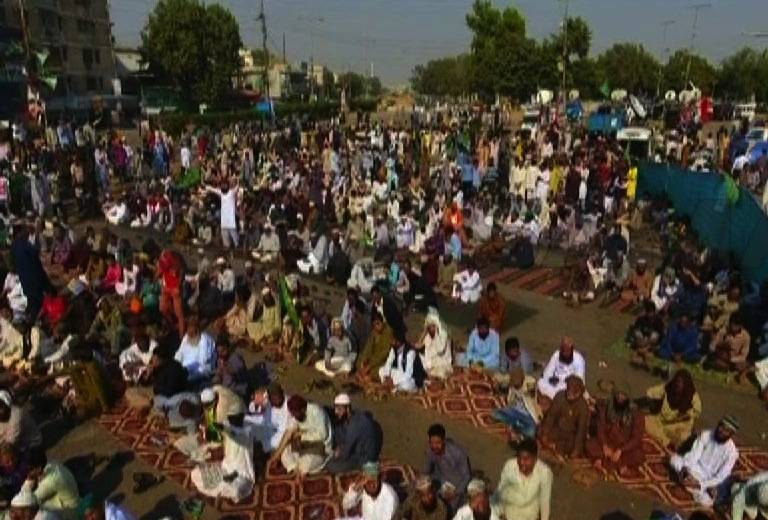 Islamabad protesters ordered to disperse following agreement with government