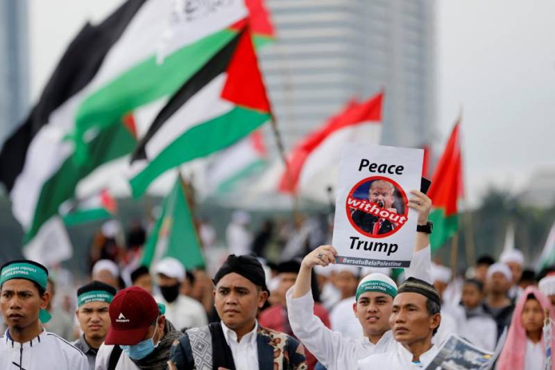 Tens of thousands of Indonesians march in Jakarta against Trump over Jerusalem move