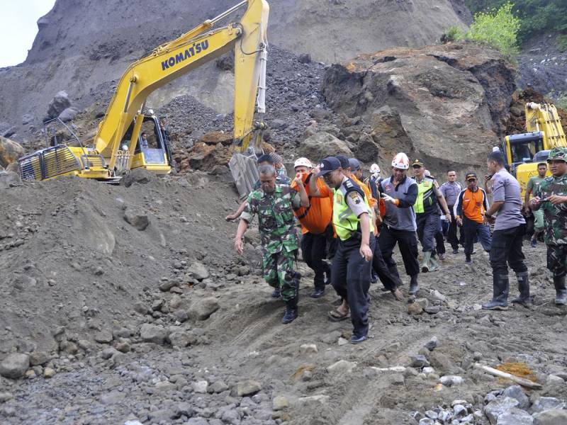 Landslide kills 8 in Indonesia