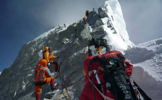 Nepal bans solo climbers from scaling Mount Everest