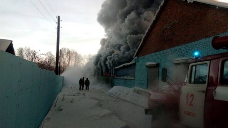 10 killed as major blaze engulfs shoe factory in Siberia