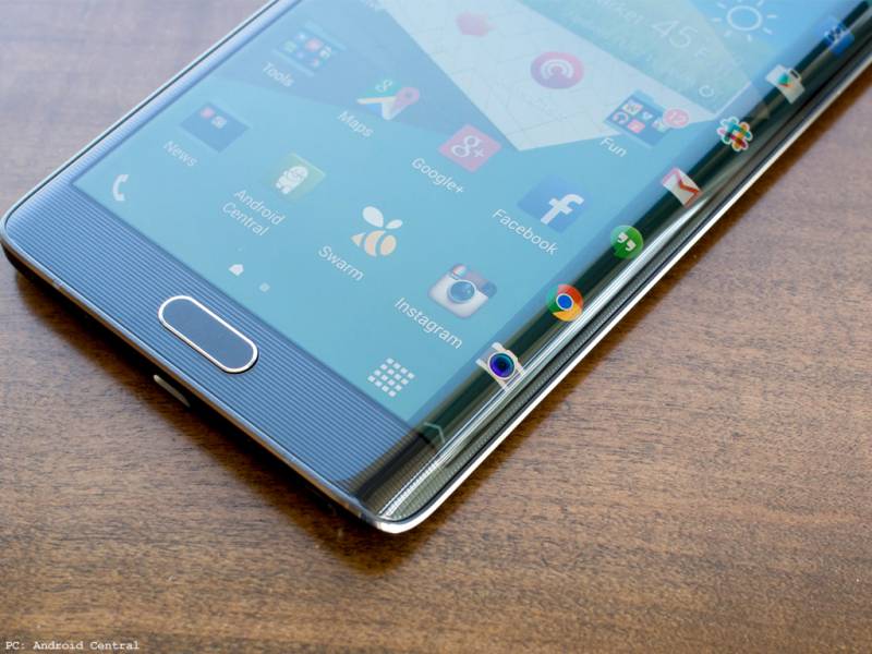 Samsung to introduce new phone with screens on both sides