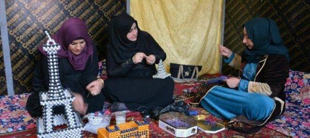 Displaced Iraqi women turn to handicrafts for survival