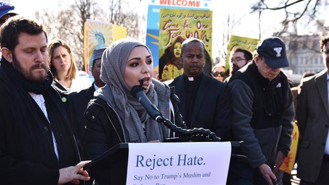 Muslims protest in front of White House over travel ban