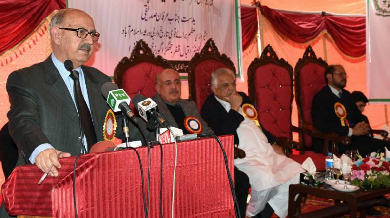 Govt establishes Rs500mln fund for welfare of literary people: Irfan