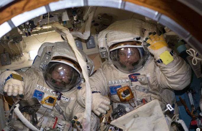 Cosmonauts break Russian spacewalk record