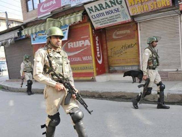 Complete shutdown in various districts of Kashmir, Internet and mobile services suspended 