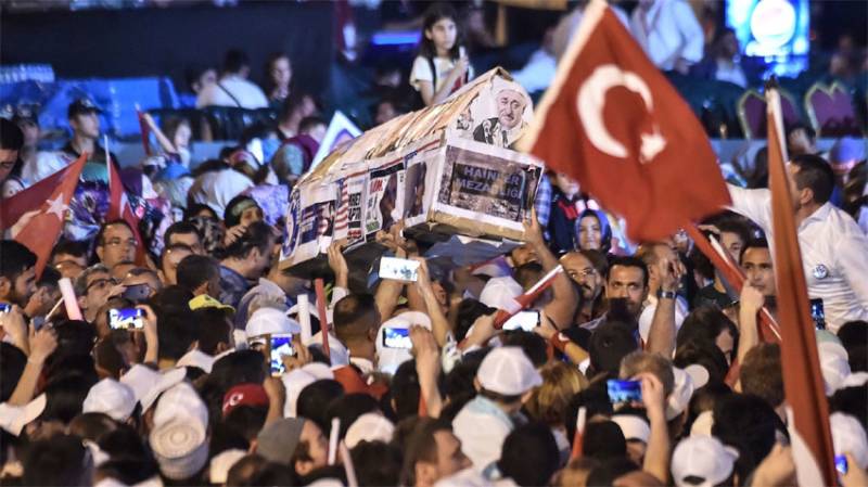 6 journalists sentenced to life over failed coup in Turkey