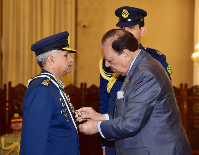 Air Chief Marshal Mujahid Anwar Khan conferred Nishan e Imtiaz Military