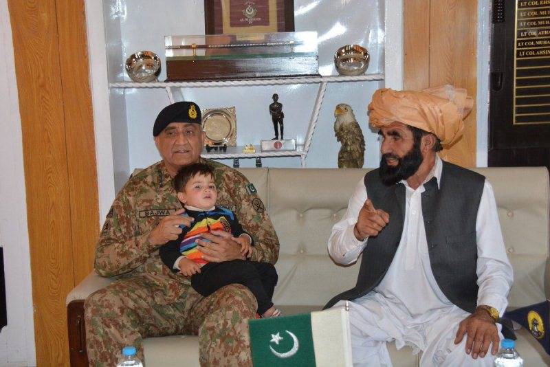 Gen Bajwa meets Naqeebullah’s father, promises army’s help in getting justice