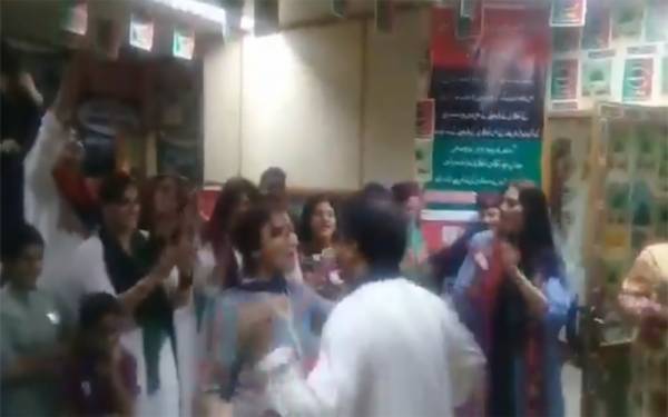 (VIDEO): PIA Airhostesses dancing to the tunes of Indian songs