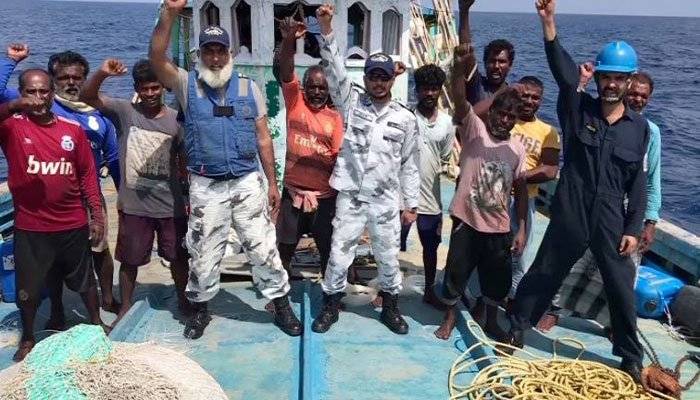 Indian fishermen raise Pakistan Zindabad slogans