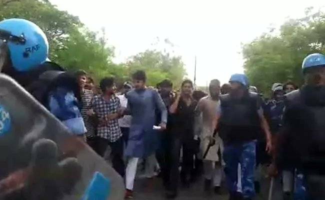 Severe clashes erupt in Aligarh University over removal of Muhammad Ali Jinnah portrait