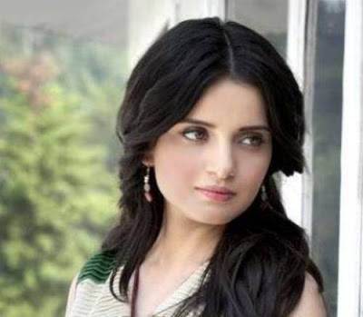 Top actress Armeena Khan raises fund in London for medical project in Pakistan