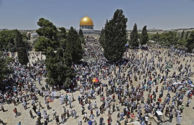 Tens of thousands pray at Al-Aqsa on first Friday of Ramazan