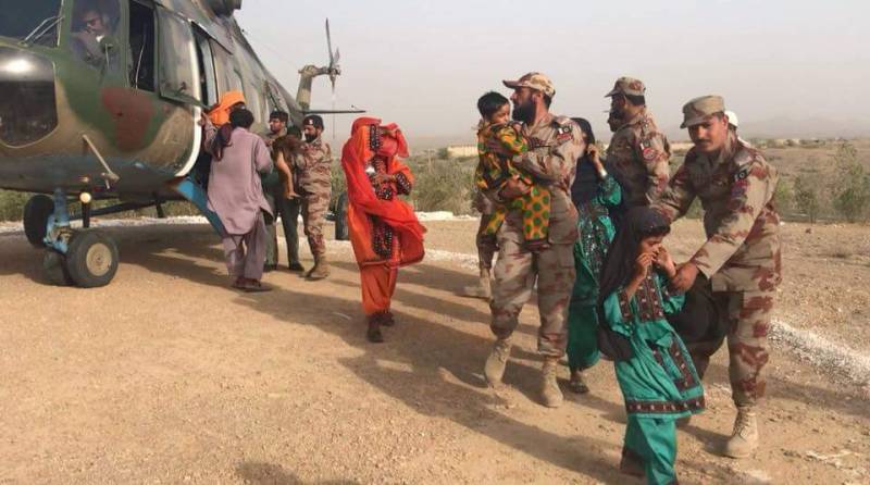 Pak Army helicopter evacuates large no of critical patients of gastro from Awaran