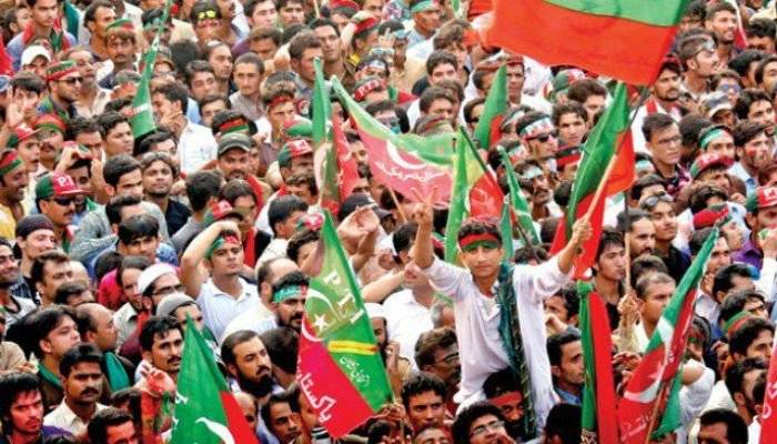 Protests from disgruntled PTI workers follow Imran to Lahore