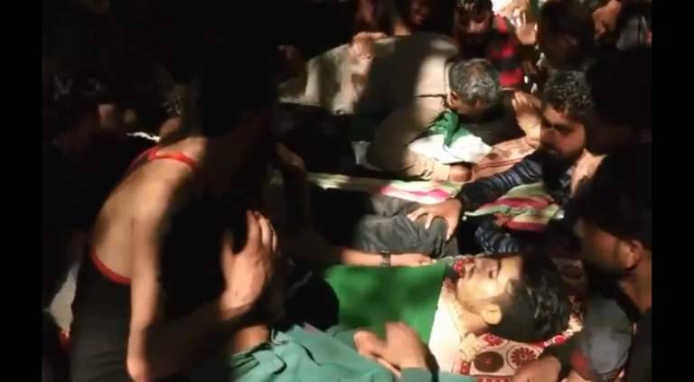 (VIDEO): Martyred Kashmiris buried in Pakistani flag: Emotional funeral scenes