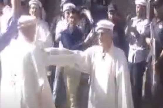 CJP Justice Saqib Nisar participate in a traditional dance in Gilgit-Baltistan